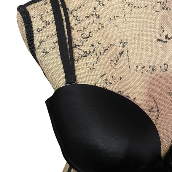 Victoria's Secret Very Sexy Bra Intimates - Picture 3 of 7